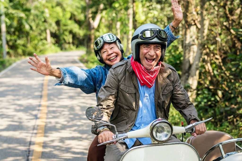 BlueSkyAeromedicalLLC-395562-Elder-Couple-Scooter-blogbanner1 (1)